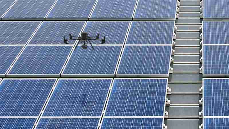 森林舞会以无人机搭配IR Sensor热显像技术进行全方面模块健检，，，，有效降低人力成本并提升发电量