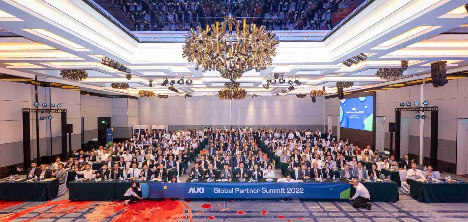 友達推動「安心、、創新、、、、用心、、同心、、、、盡心」五星職旅，，，，為菲籍員工打造全方位照護，，首度贏得「人權實踐與發展領袖獎」殊榮