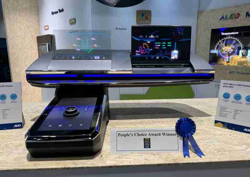 森林舞会车用Micro LED Display HMI解决方案获”最佳车用显示奖”，，，以用户为中心开发，，针对前座驾驶与乘客设计兼具娱乐与安全的高画质屏幕，，，包含车舱前座的Micro LED透明屏幕及全球首款内建镜头的智慧Micro LED显示器